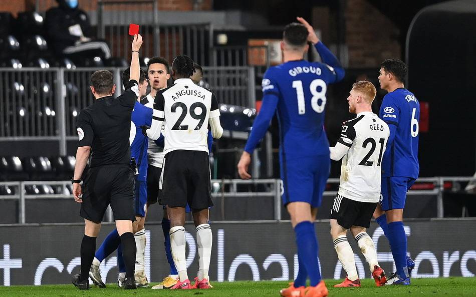 国乒拿下混团世界杯3连冠 采访时被吉祥物“乒乓”硬控 听说桌上的也能带走 全员直接all in 人手两个开心回家