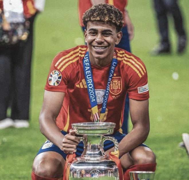 五星点评：向世界豪门看齐 “申花中心”填补国内空缺