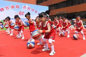 佩莱格里尼：塞维利亚落后时球迷往球场投掷杂物，这样不对